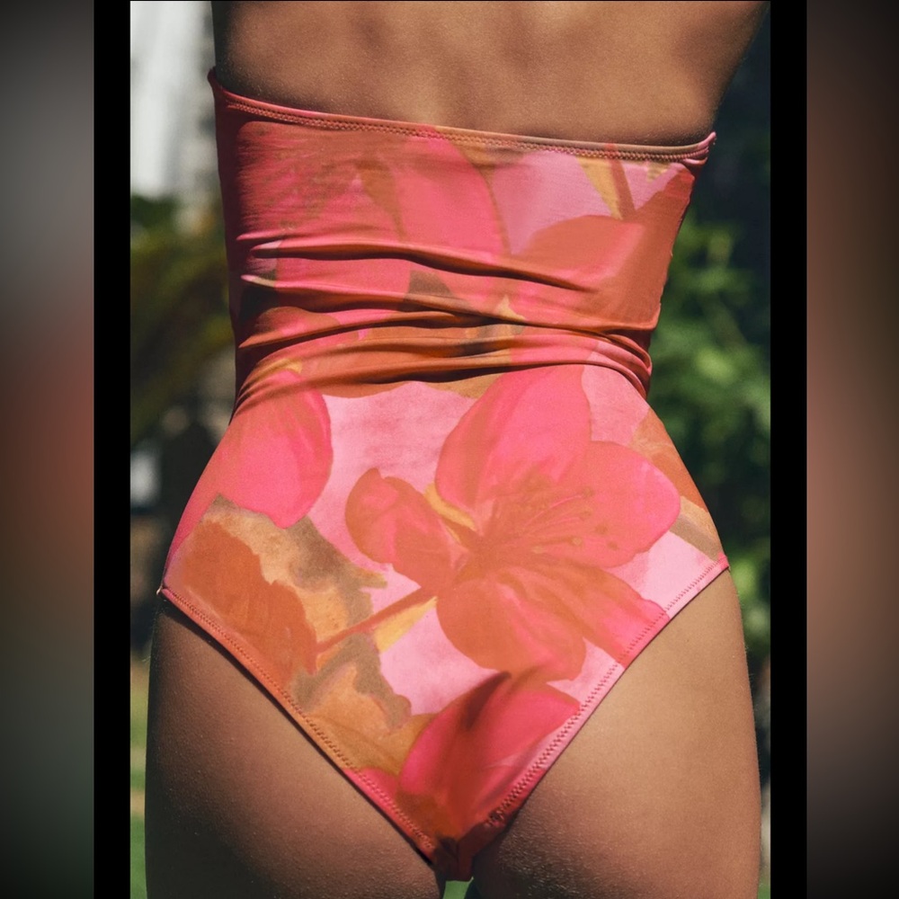 PRINTED CUT OUT BANDEAU SWIMSUIT - Picture 5 of 6